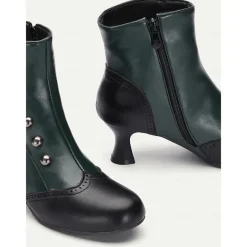 Women's Victorian-Style Buttoned Ankle Boots - Vintage-Inspired Footwear for Elegant Events and Everyday Wear