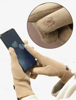 Women's Winter Gloves with Elegant Metal Accent - Warm and Stylish Wool-Blend Design for Cold Weather