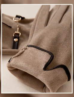 Women's Winter Gloves with Elegant Metal Accent - Warm and Stylish Wool-Blend Design for Cold Weather