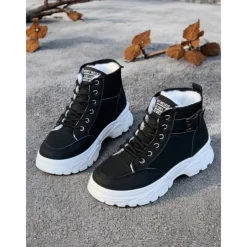 Women's Winter High-Top Sneakers with Fur Lining – Warm Lace-Up Ankle Boots with Chunky Sole and Buckle Detail for Casual Outdoor Wear