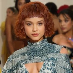Zendaya Inspired Wigs Synthetic Wig Curly With Bangs Wig Short Medium Brown / Dark Auburn Synthetic Hair Women's Fashionable Design Soft Natural Brown